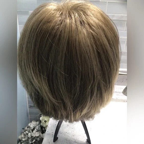 Paula Young Shelby wig
Brand New in box with tags
Never worn - Picture 2 of 7